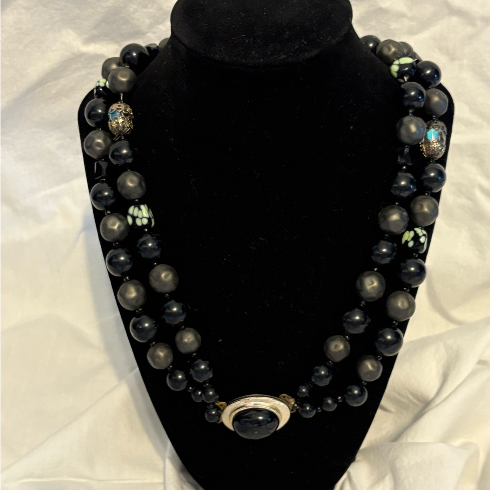 Elegant Black and Silver Beaded Necklace